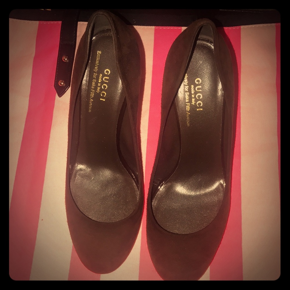 Gucci for Saks Fifth Avenue Brown Suede Pump 38